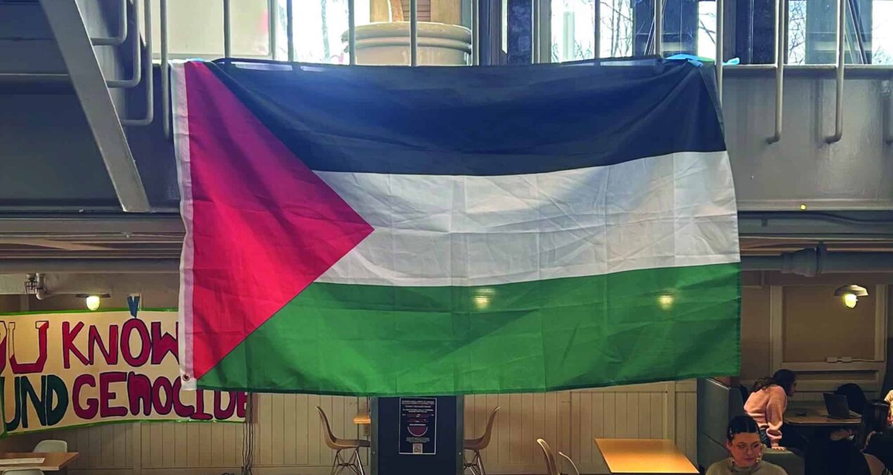 Denison SJP tables in Slayter to spread awareness on Palestine