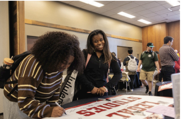Sophomores officially declare majors at Major Day