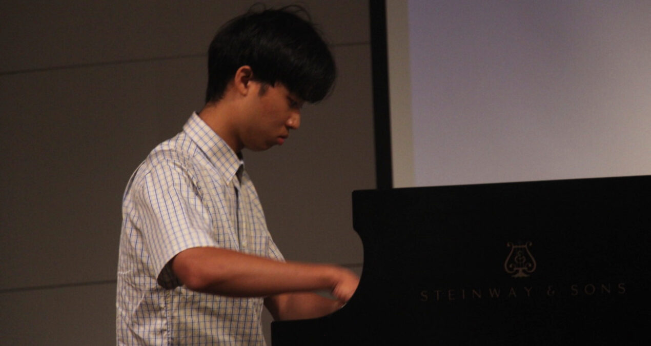 Fine arts students present their summer research